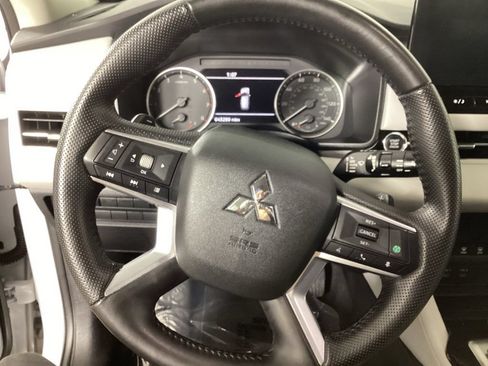 Used 2025 Mitsubishi Outlander SE FWD image 16