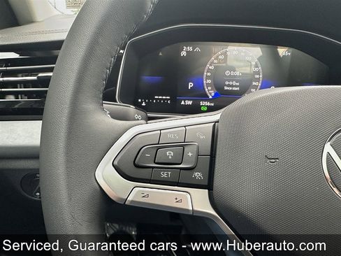 Used 2026 Volkswagen Jetta SE FWD image 29