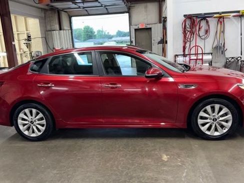 Used 2018 Kia Optima S FWD image 9