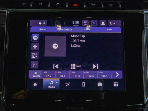 Used 2025 Jeep Grand Cherokee Altitude AWD/4WD image 8