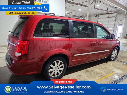 Used 2014 Chrysler Town & Country Touring FWD image 4