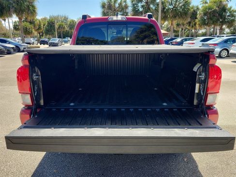 Used 2022 Toyota Tacoma SR5 w/ Technology Package image 8