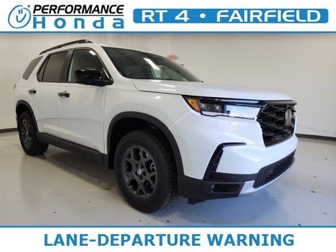 Used 2025 Honda Pilot TrailSport image 1