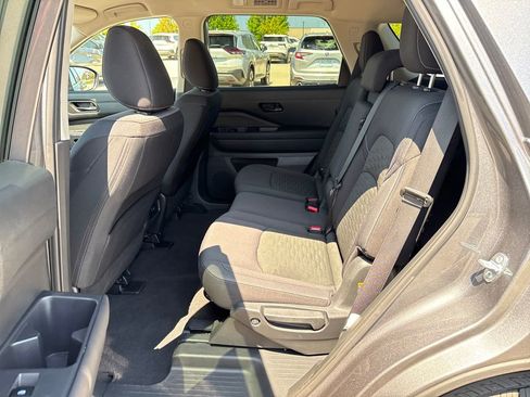 Used 2025 Nissan Pathfinder SV FWD image 30