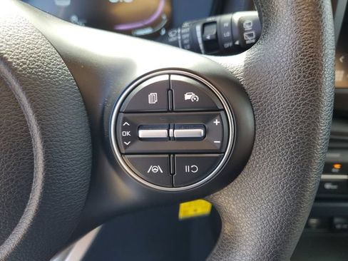 Used 2025 Kia Soul LX FWD image 18
