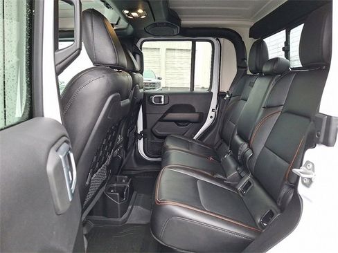 Used 2023 Jeep Gladiator Mojave w/ Cold Weather Group image 10