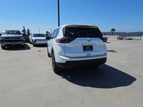 Used 2025 Nissan Rogue SV FWD image 7