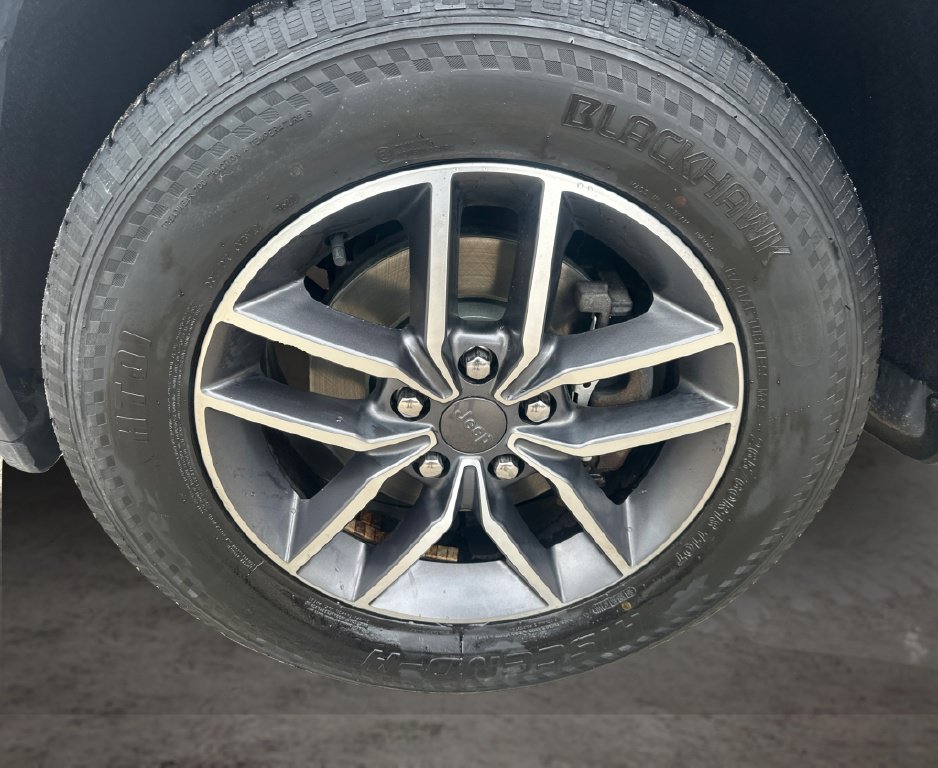 Used 2020 Jeep Grand Cherokee Limited AWD/4WD image 18