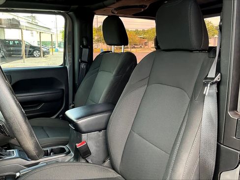 Used 2022 Jeep Wrangler Sport image 7