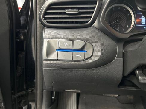 Used 2019 Hyundai Veloster 2.0 image 18