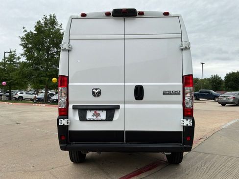 Used 2026 RAM ProMaster 2500 w/ Convenience Group FWD image 6