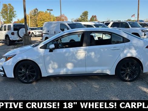 Used 2024 Toyota Corolla SE image 3