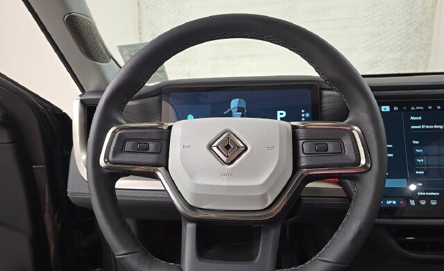 Used 2025 Rivian R1S Adventure Dual AWD/4WD image 6