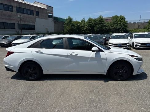Used 2023 Hyundai Elantra Blue FWD image 13