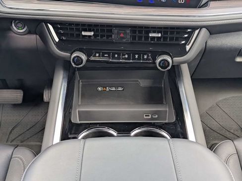 Used 2025 Chevrolet Tahoe LT w/ Comfort Package RWD image 20