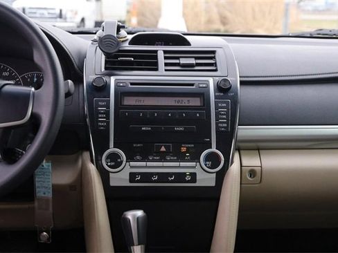 Used 2012 Toyota Camry L image 18