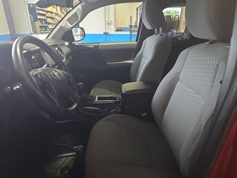 Used 2020 Toyota Tacoma SR AWD/4WD image 8