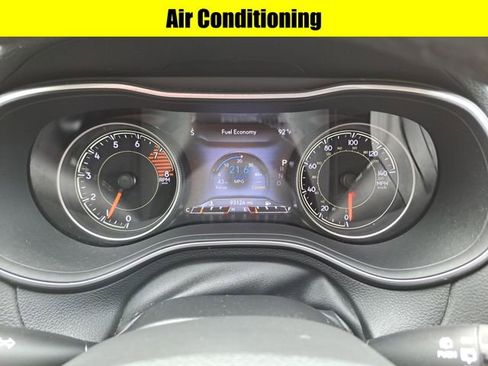 Used 2021 Jeep Cherokee Latitude Lux w/ Comfort/Convenience Group image 12