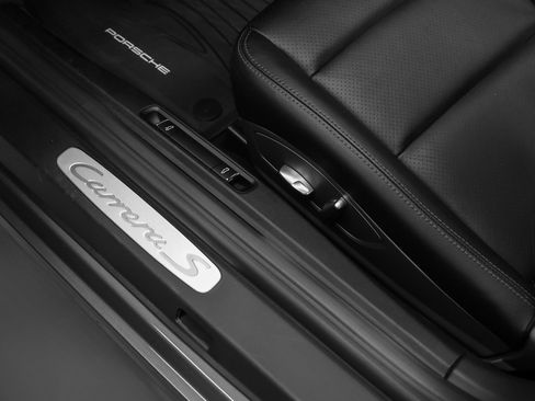 Used 2017 Porsche 911 Carrera S image 37