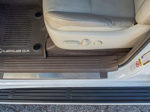 Used 2017 Lexus GX 460 Premium image 18