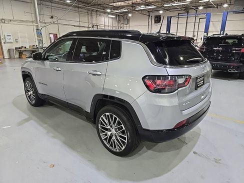 Used 2022 Jeep Compass Limited w/ Elite Group AWD/4WD image 5