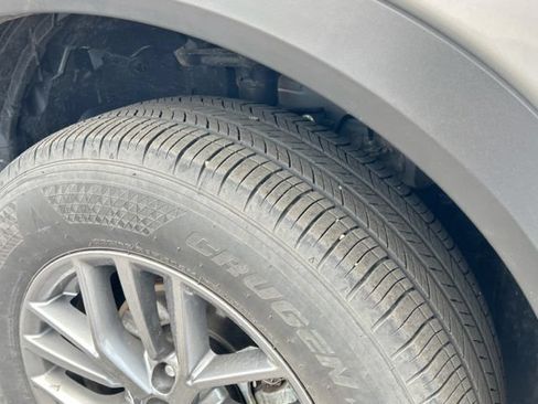 Used 2025 Nissan Rogue S AWD/4WD image 59