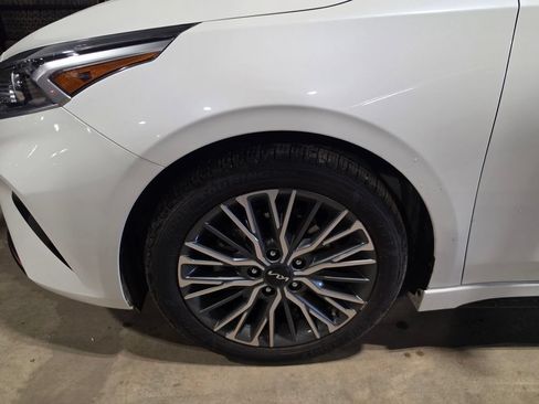 Used 2023 Kia Forte GT-Line w/ GT-Line Technology Package FWD image 3