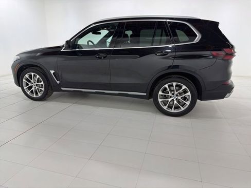 Certified 2024 BMW X5 xDrive40i w/ Premium Package image 2