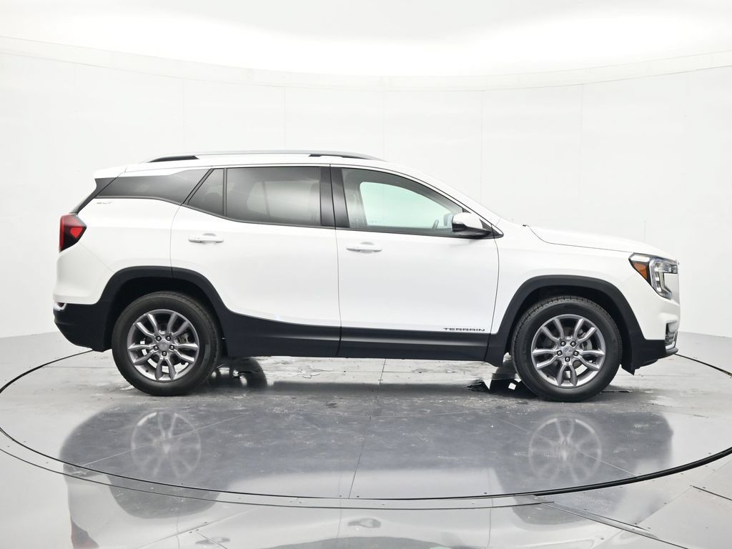Used 2024 GMC Terrain SLT AWD/4WD image 4