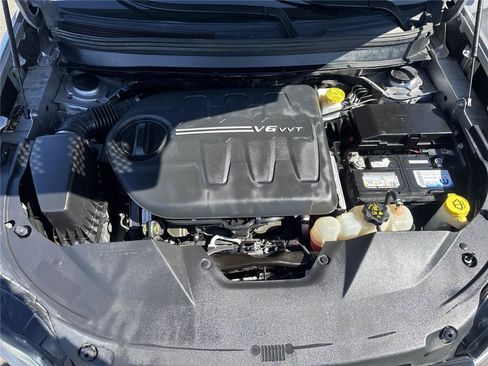 Used 2019 Jeep Cherokee Limited AWD/4WD image 11