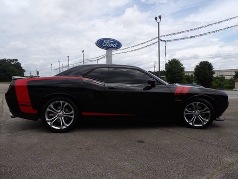 Used 2022 Dodge Challenger R/T RWD image 1
