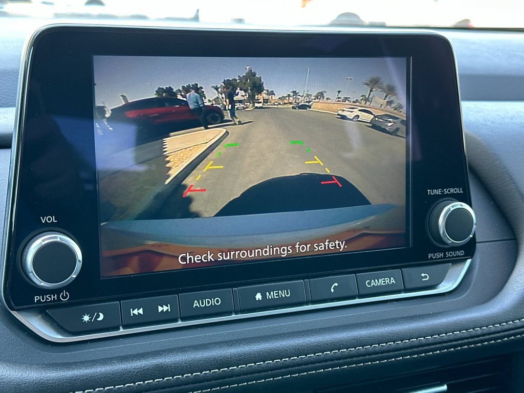 Used 2025 Nissan Rogue SV FWD image 18