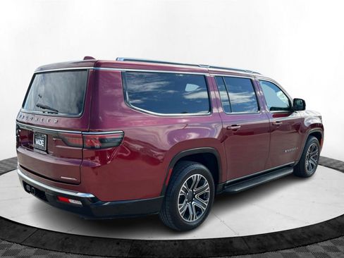 Used 2023 Jeep Wagoneer L Series II image 5