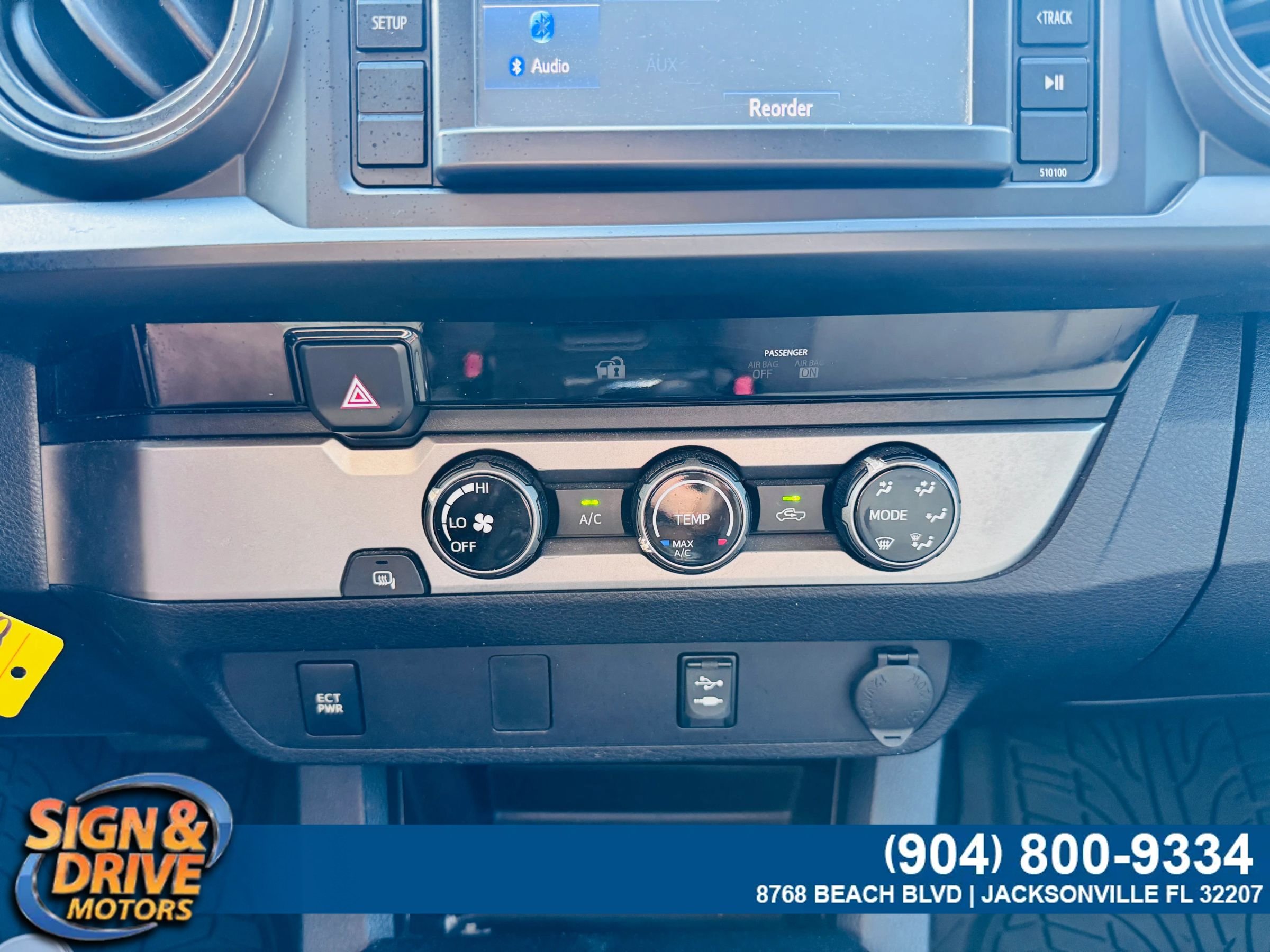 Used 2016 Toyota Tacoma SR w/ Exterior Package RWD image 16