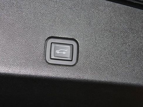 Used 2024 Cadillac XT6 Premium Luxury w/ LPO, Floor Liner Package FWD image 31