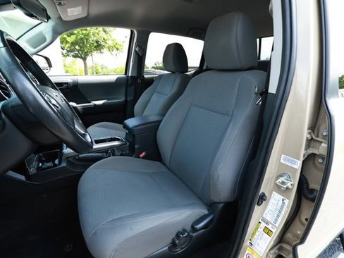 Used 2018 Toyota Tacoma SR5 RWD image 22
