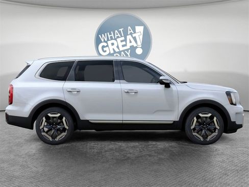 New 2025 Kia Telluride S image 7