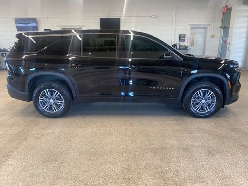 Used 2024 Chevrolet Traverse LS w/ LPO, Floor Liner Package FWD image 4