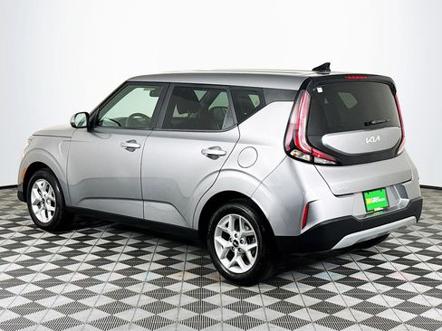 Used 2023 Kia Soul LX w/ LX Technology Package FWD image 6