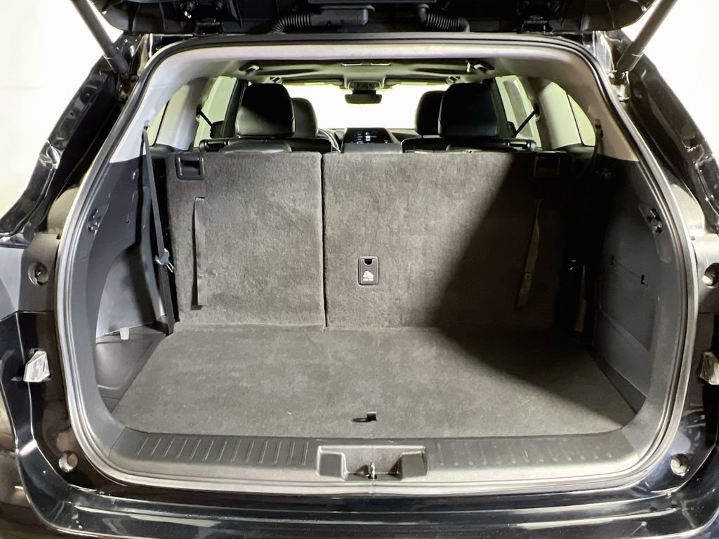 Used 2025 Toyota Highlander XLE AWD/4WD image 23