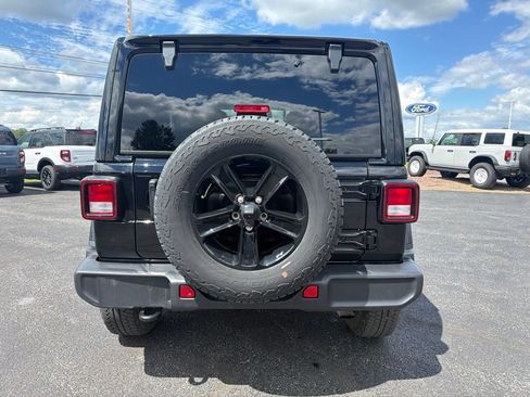Used 2021 Jeep Wrangler Unlimited Sahara AWD/4WD image 4