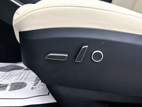 Used 2022 Tesla Model X Plaid image 23