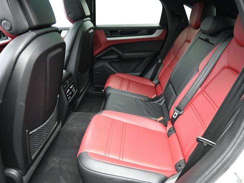 Certified 2024 Porsche Cayenne Coupe AWD/4WD image 7