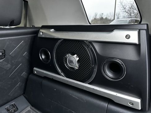 Used 2013 Toyota FJ Cruiser 4WD image 16