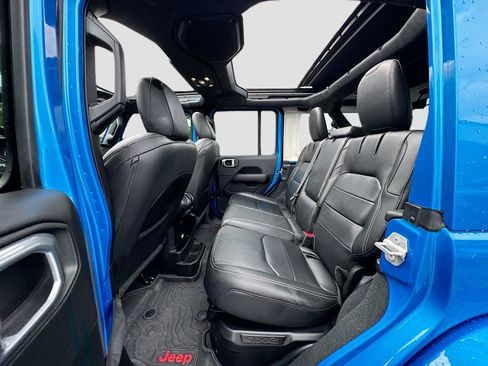 Used 2022 Jeep Wrangler Unlimited Sahara w/ Cold Weather Group AWD/4WD image 27