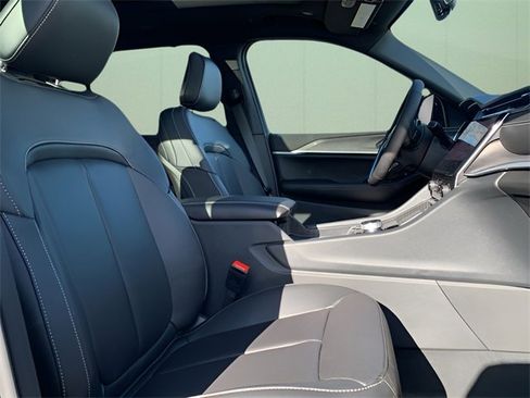 New 2025 Jeep Grand Cherokee L Limited w/ Luxury Tech Group II image 32