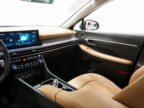 Used 2025 Hyundai Sonata Limited image 18