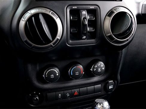 Used 2018 Jeep Wrangler Unlimited Sport S image 18