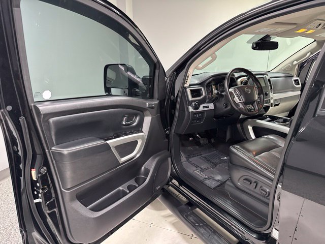 Used 2019 Nissan Titan PRO-4X AWD/4WD image 11