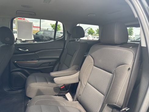 Used 2023 GMC Acadia SLE w/ Driver Convenience Package FWD image 29